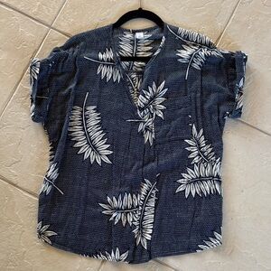 Old Navy Blue and White Leaf Pattern Top